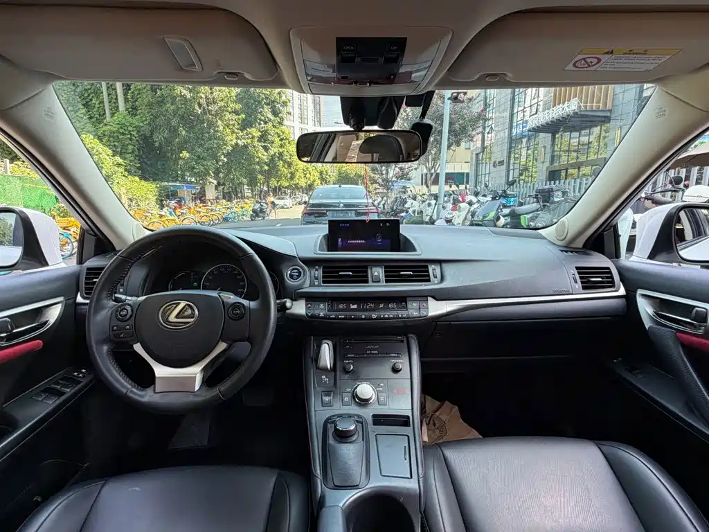 Lexus CT — фото 13