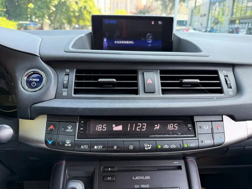 Lexus CT — фото 10