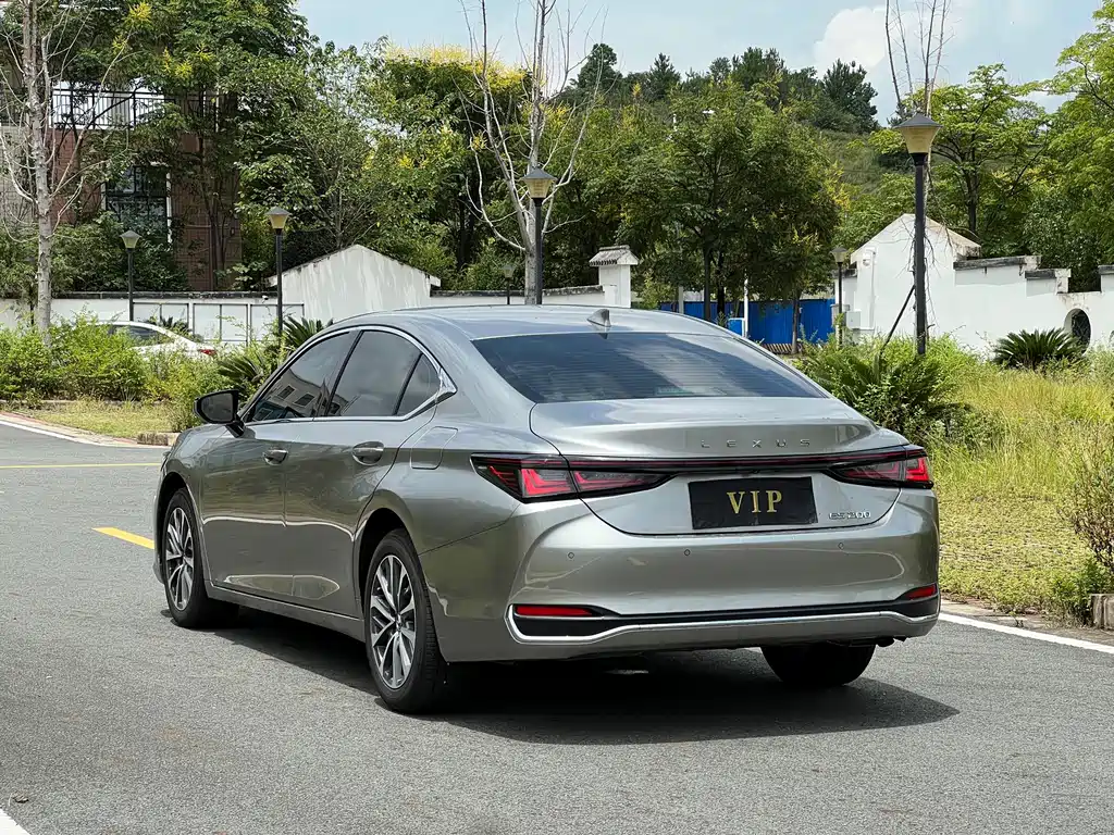 Lexus ES — фото 4