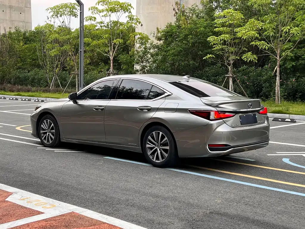 Lexus ES — фото 4