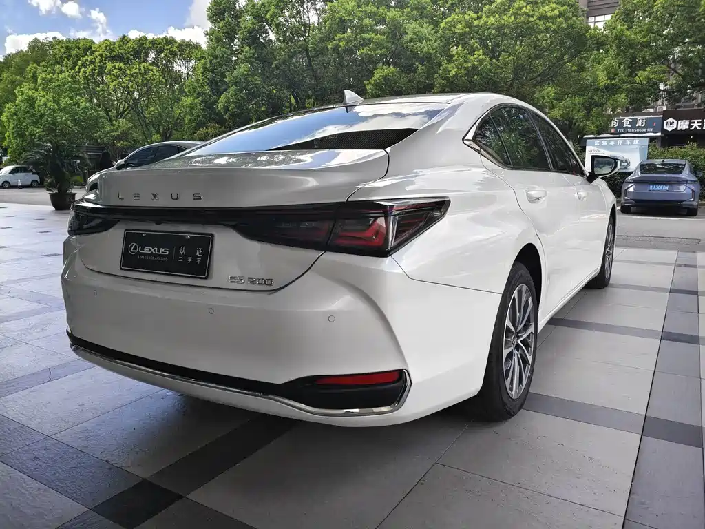 Lexus ES — фото 10