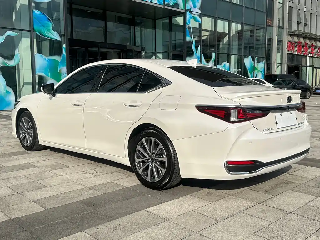 Lexus ES — фото 6