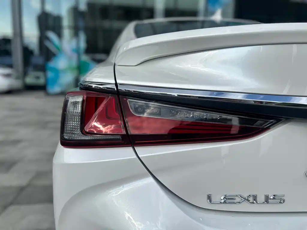 Lexus ES — фото 9