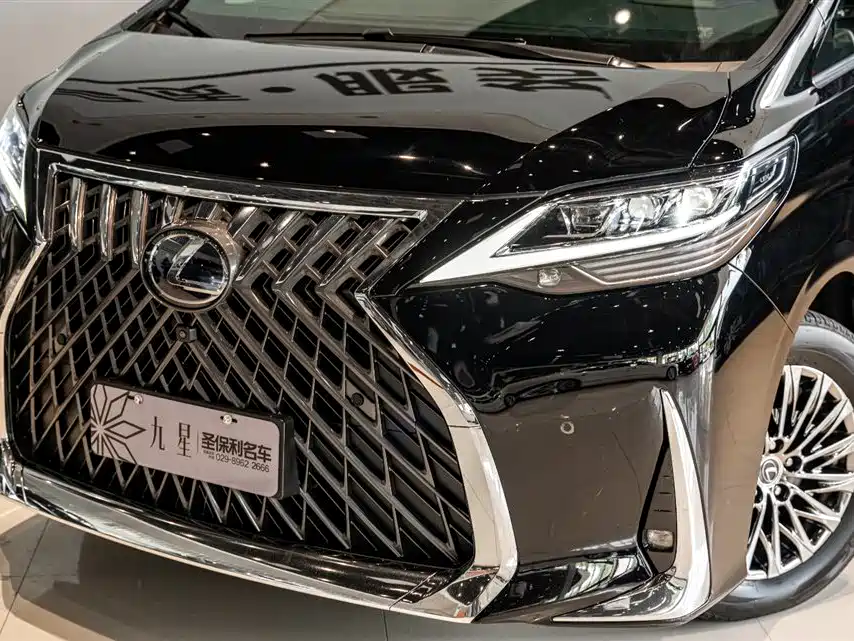 Lexus LM — фото 22