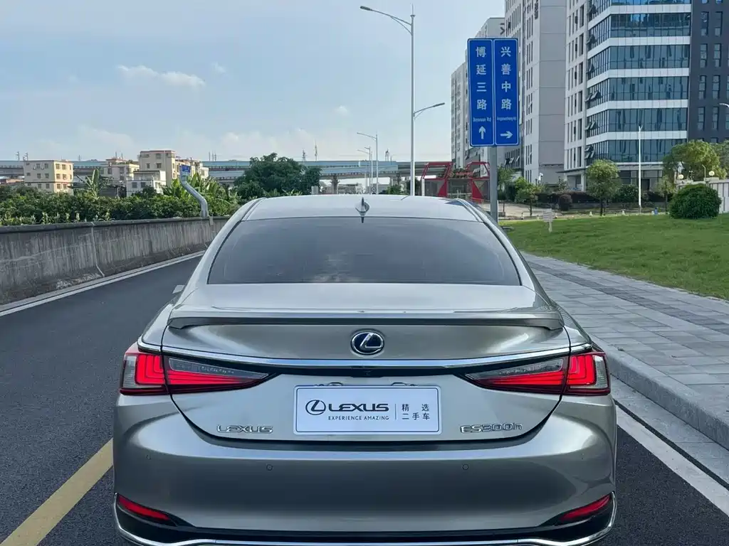 Lexus ES — фото 7
