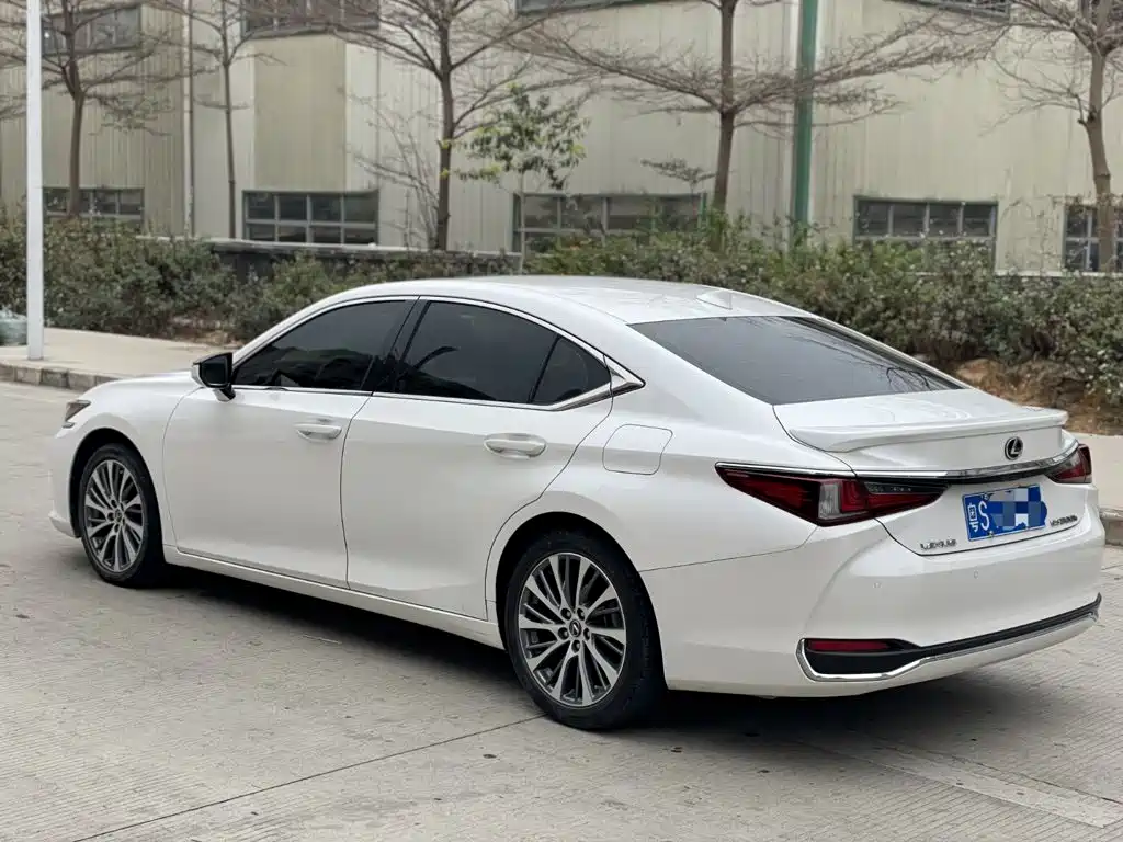 Lexus ES — фото 4