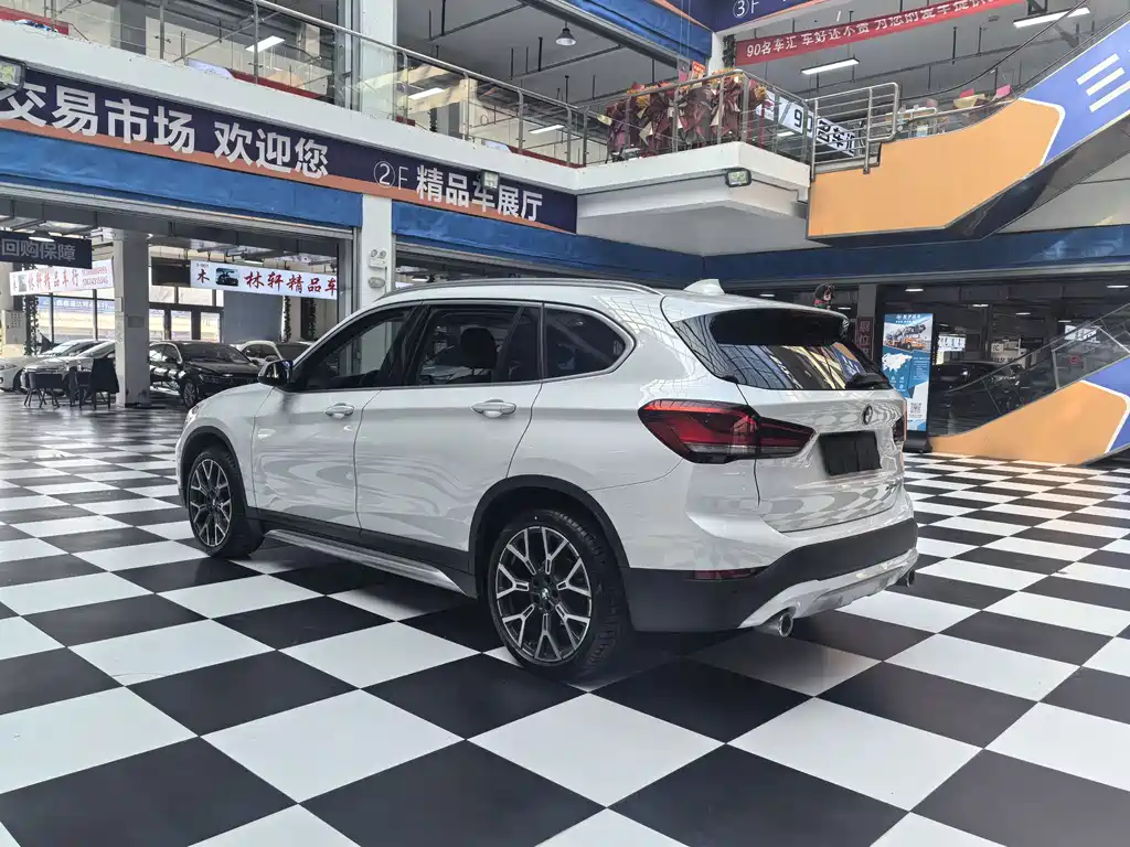 BMW X1 — фото 9