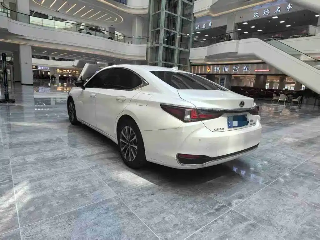 Lexus ES — фото 4