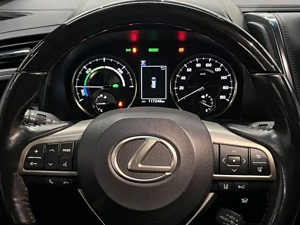 Lexus LM — фото 10