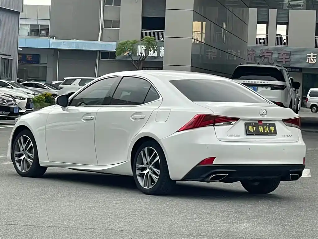 Lexus IS — фото 8