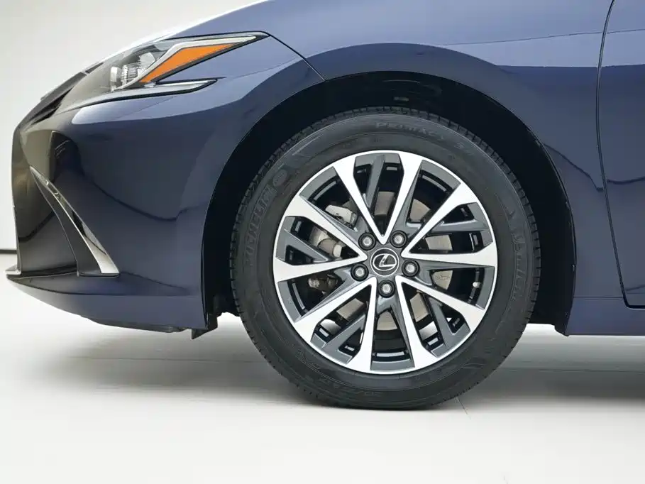 Lexus ES — фото 14