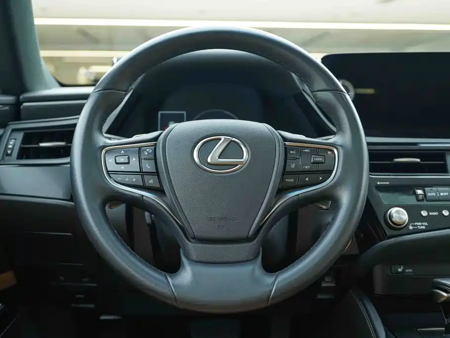 Lexus ES — фото 17