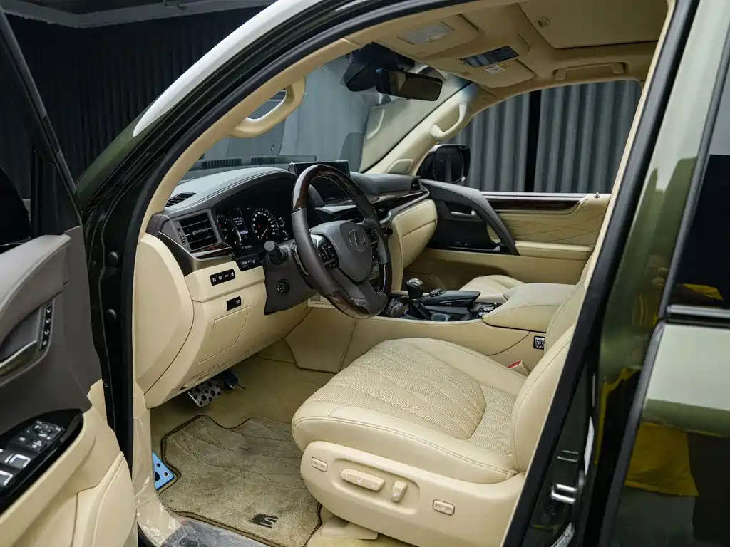 Lexus LX — фото 7