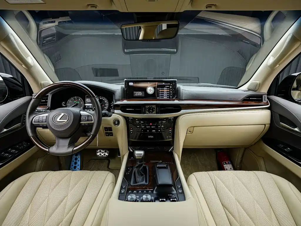Lexus LX — фото 9