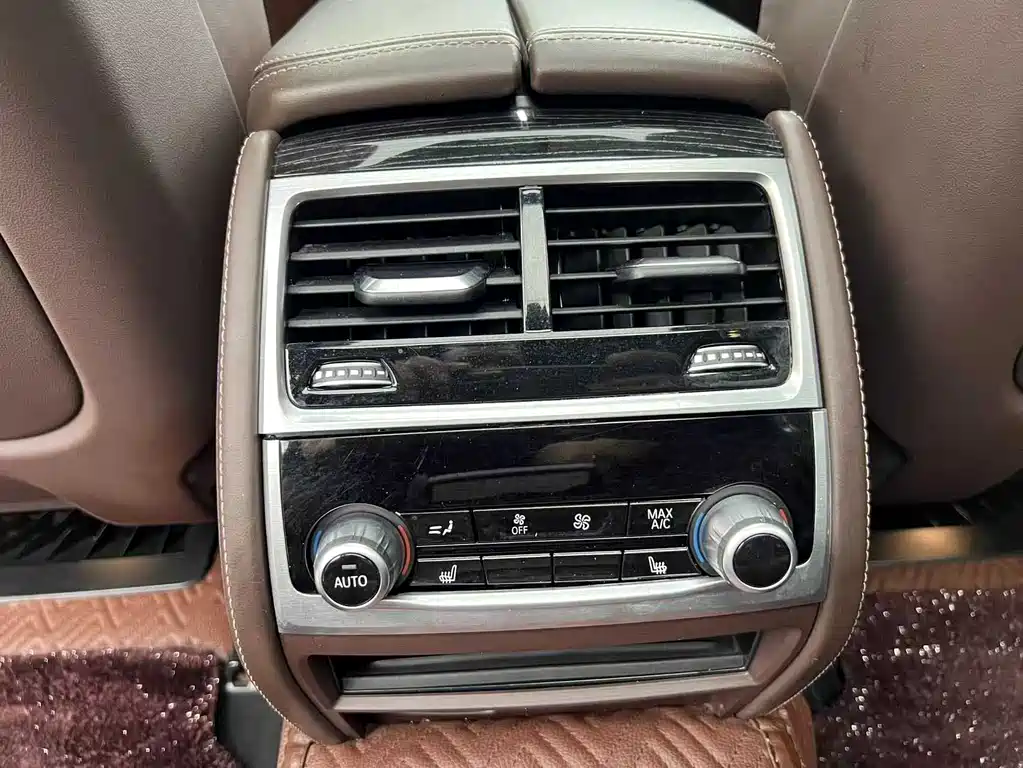 BMW 7 Series — фото 14
