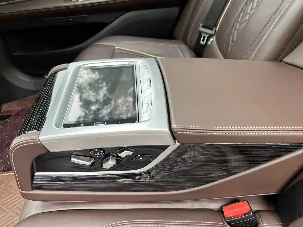 BMW 7 Series — фото 10