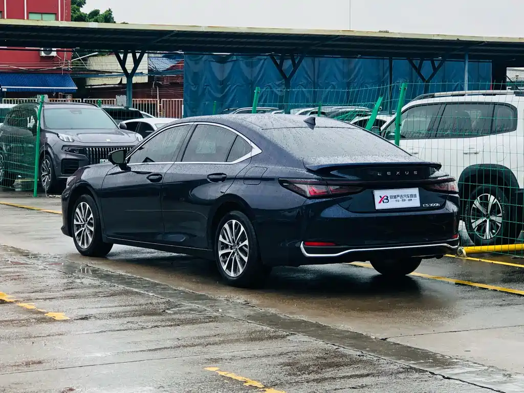 Lexus ES — фото 6