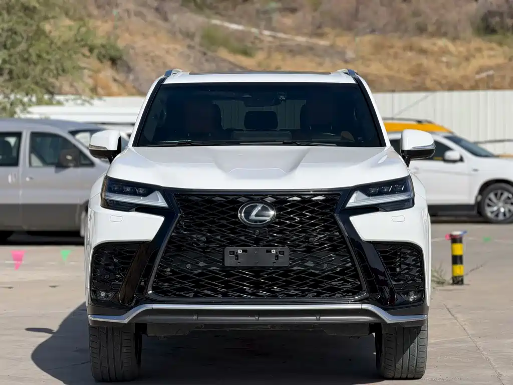 Lexus LX — фото 2