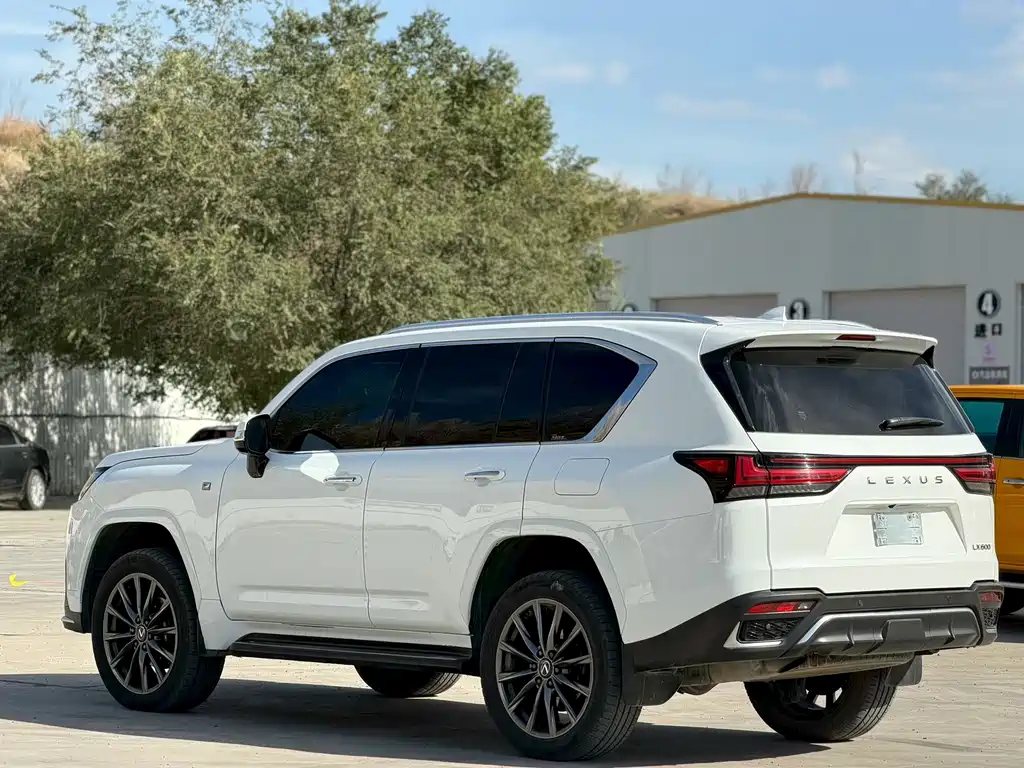 Lexus LX — фото 7