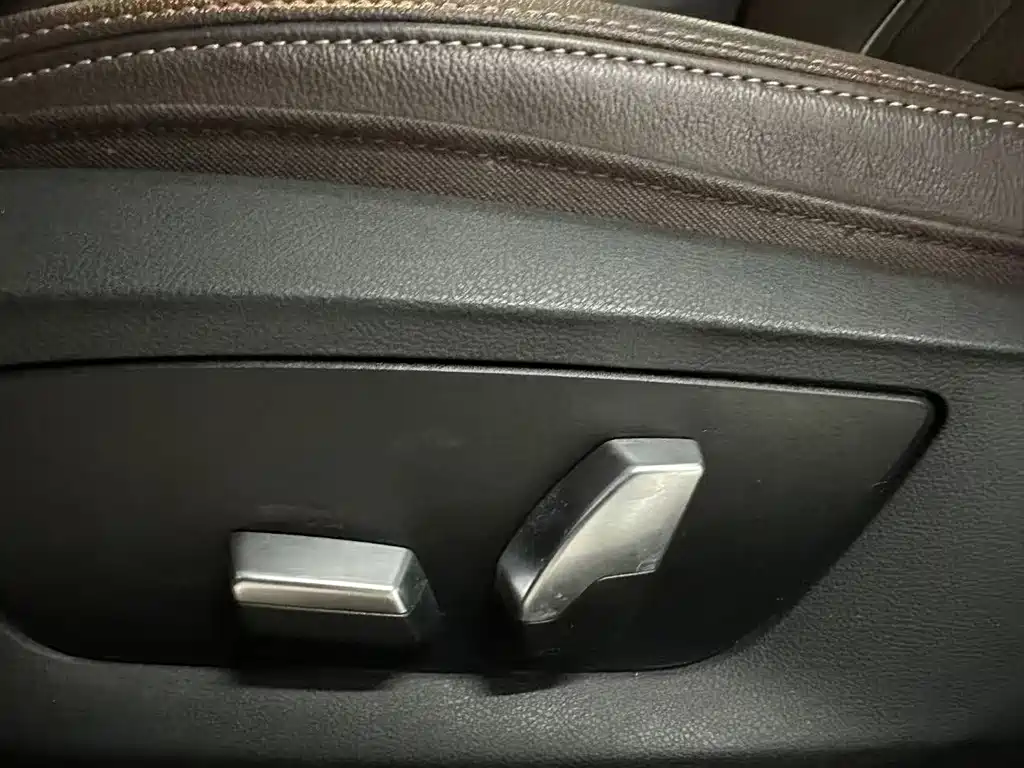 BMW 5 Series — фото 15