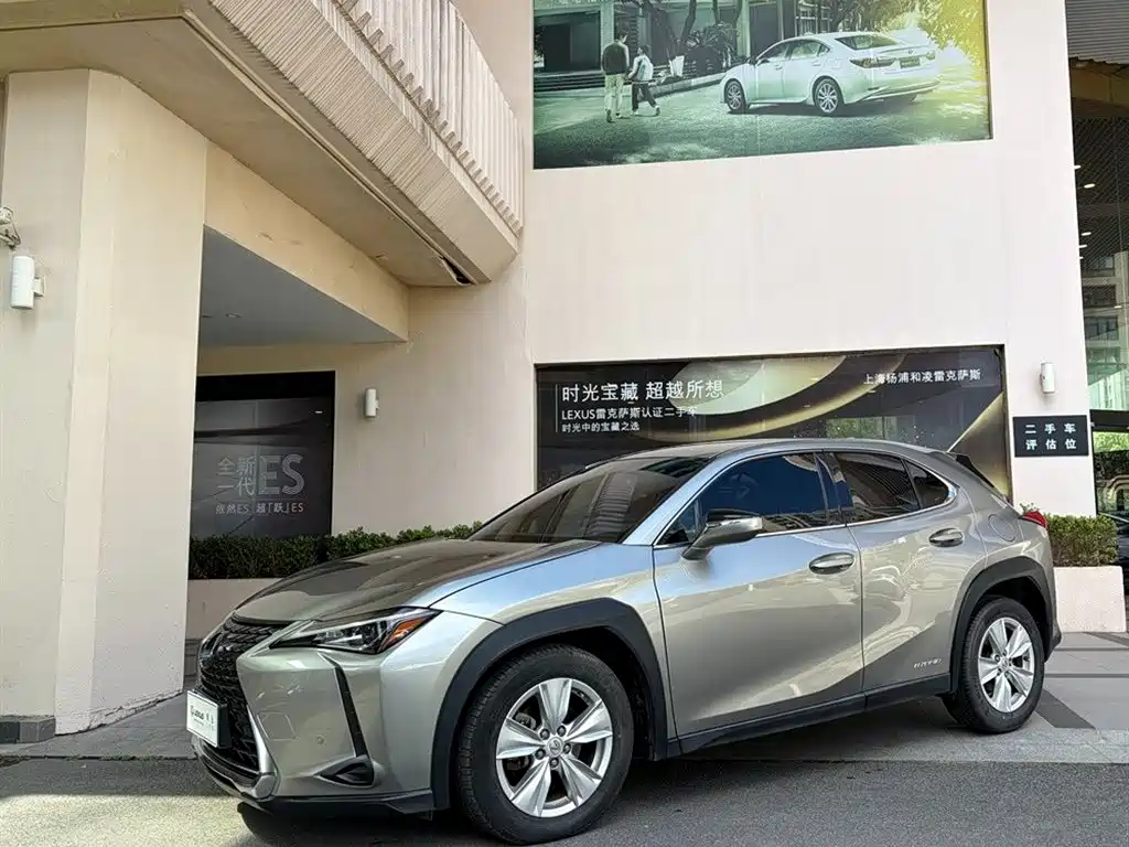 Lexus UX — фото 3