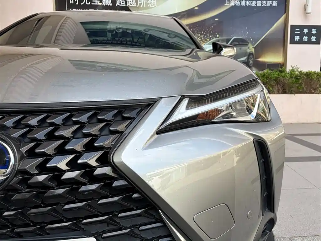 Lexus UX — фото 5