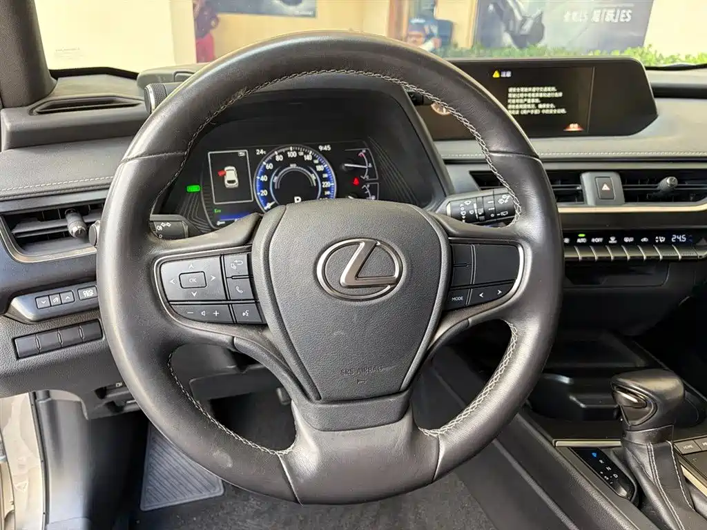 Lexus UX — фото 7