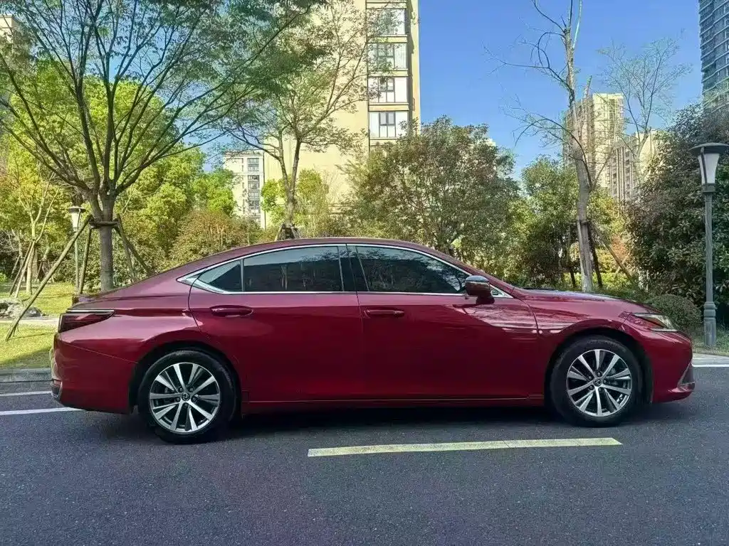Lexus ES — фото 5
