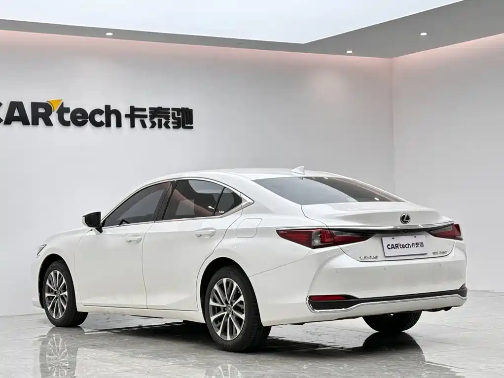 Lexus ES — фото 3