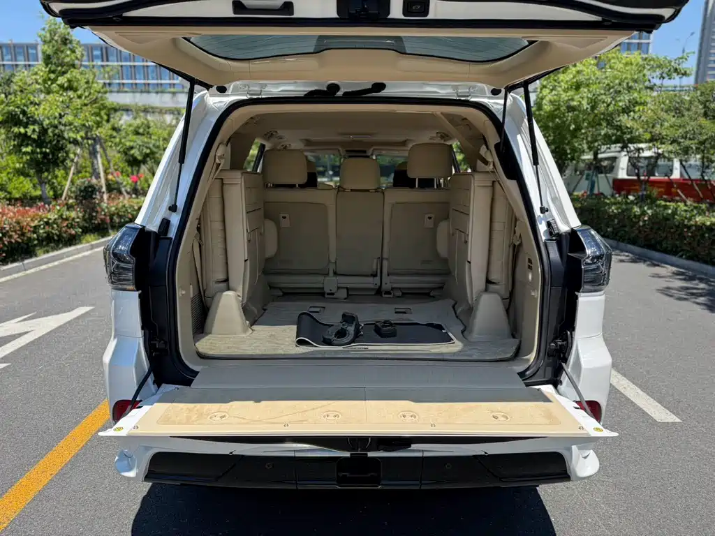 Lexus LX — фото 6