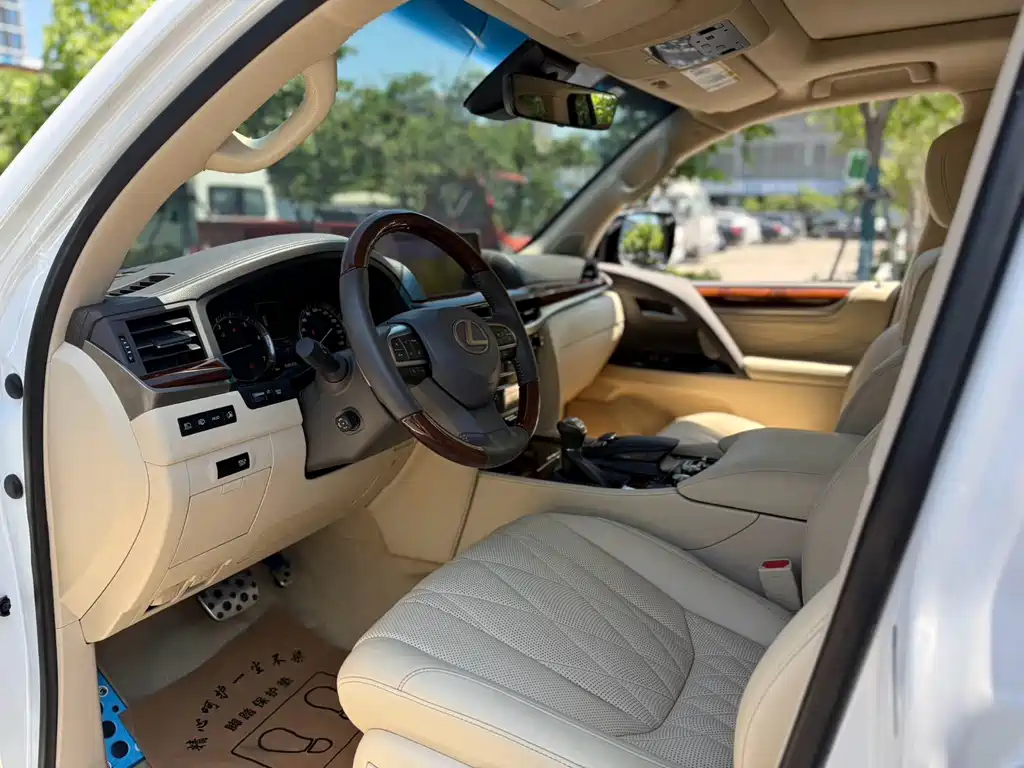 Lexus LX — фото 7