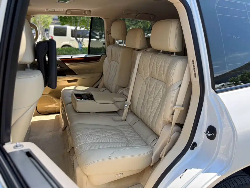 Lexus LX — фото 8