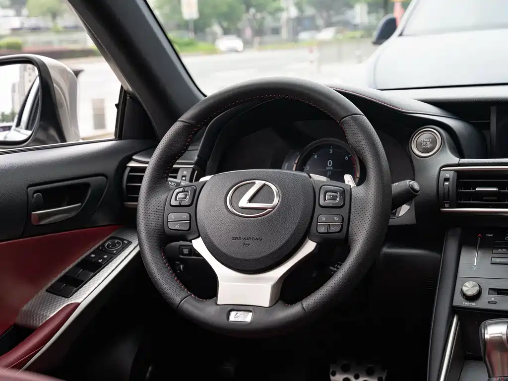 Lexus IS — фото 14