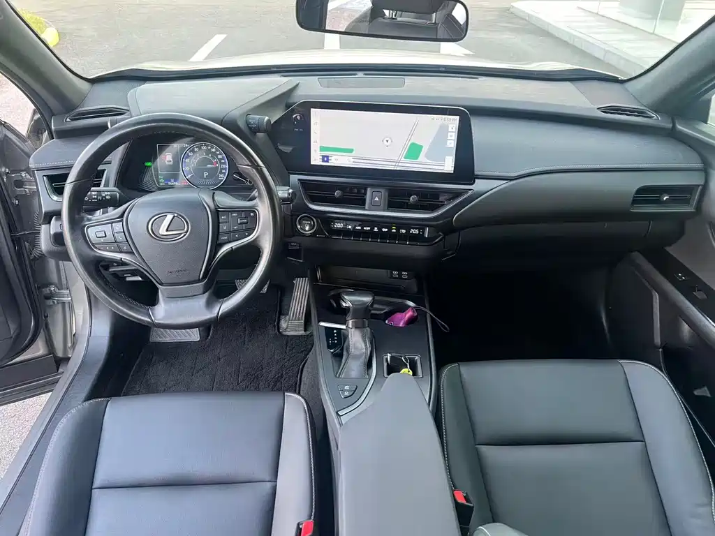 Lexus UX — фото 6