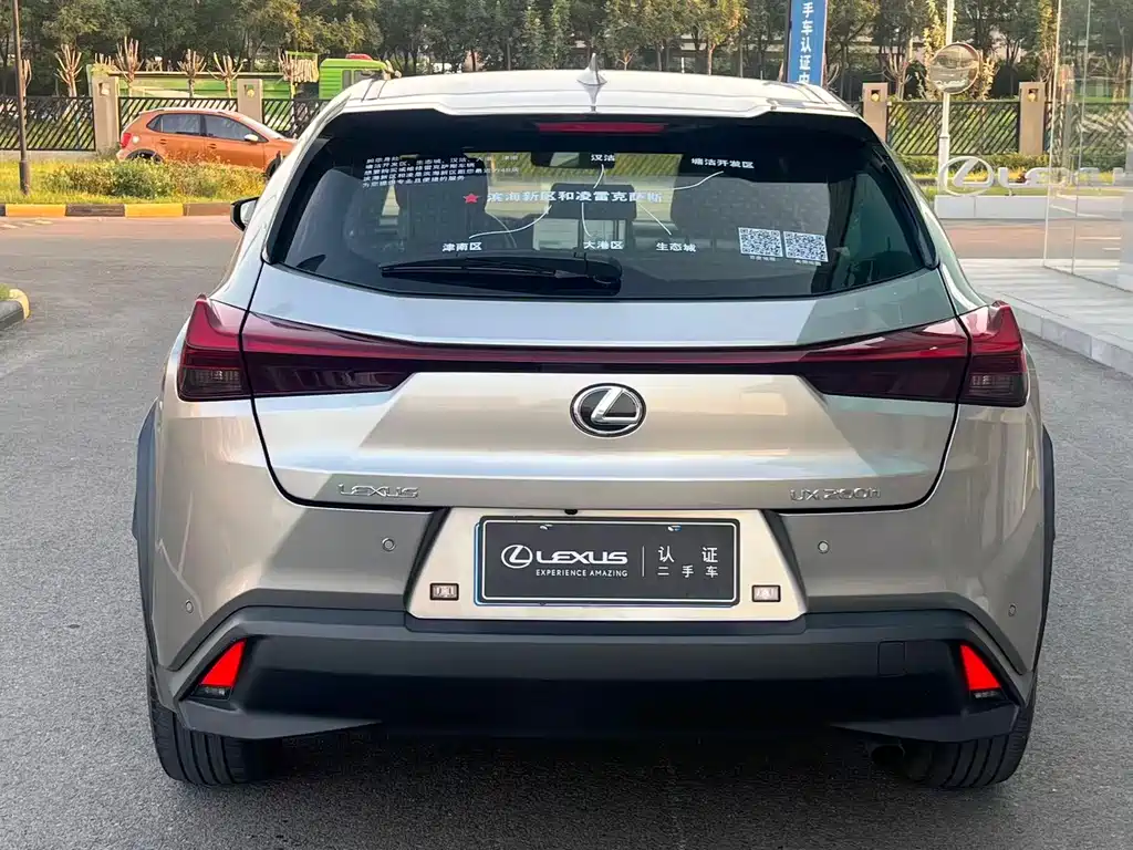 Lexus UX — фото 9