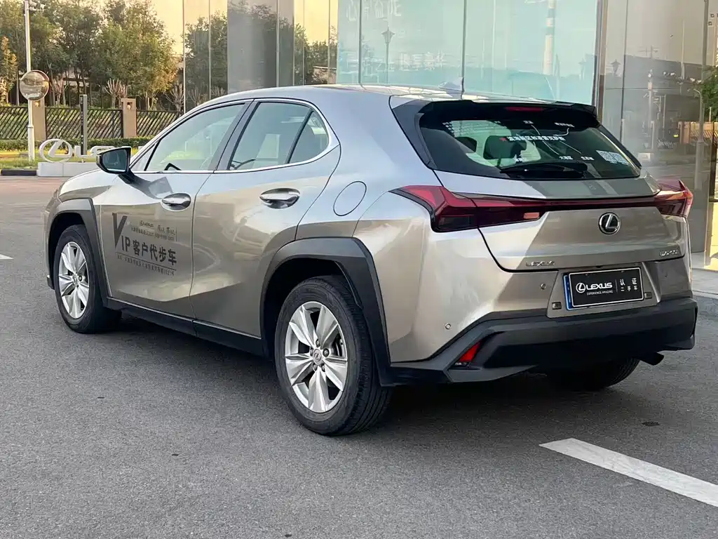 Lexus UX — фото 10