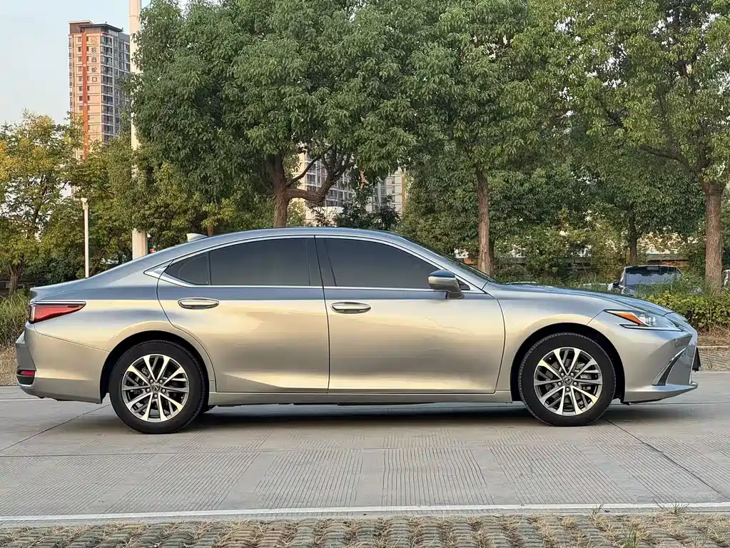 Lexus ES — фото 3