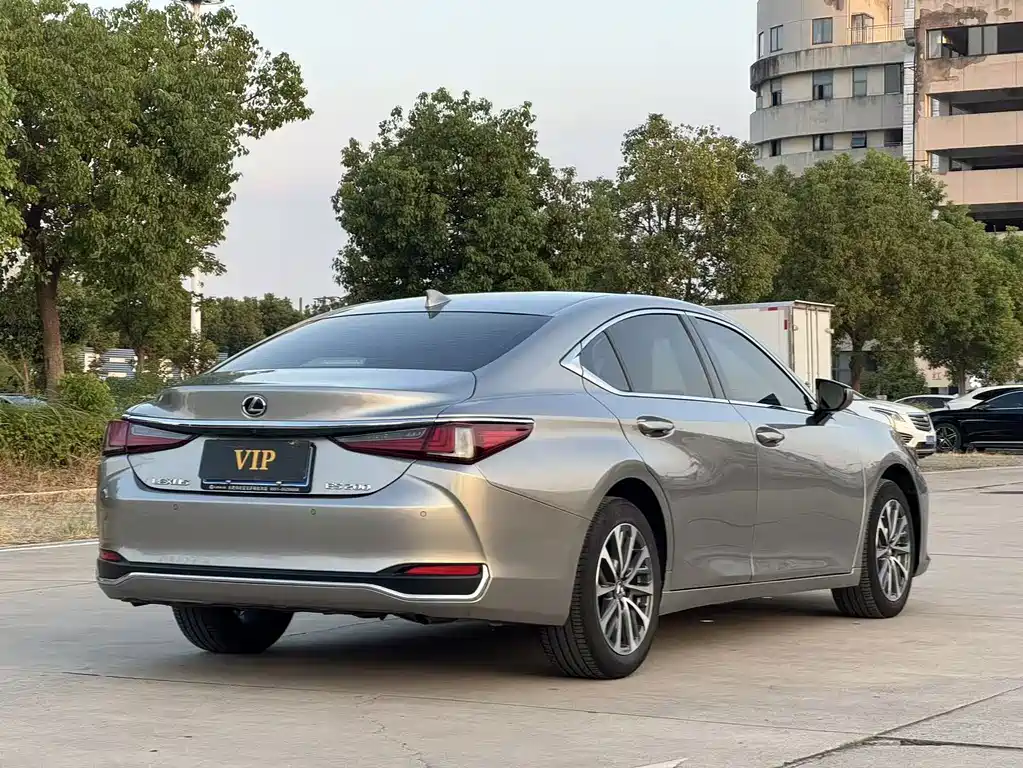 Lexus ES — фото 4
