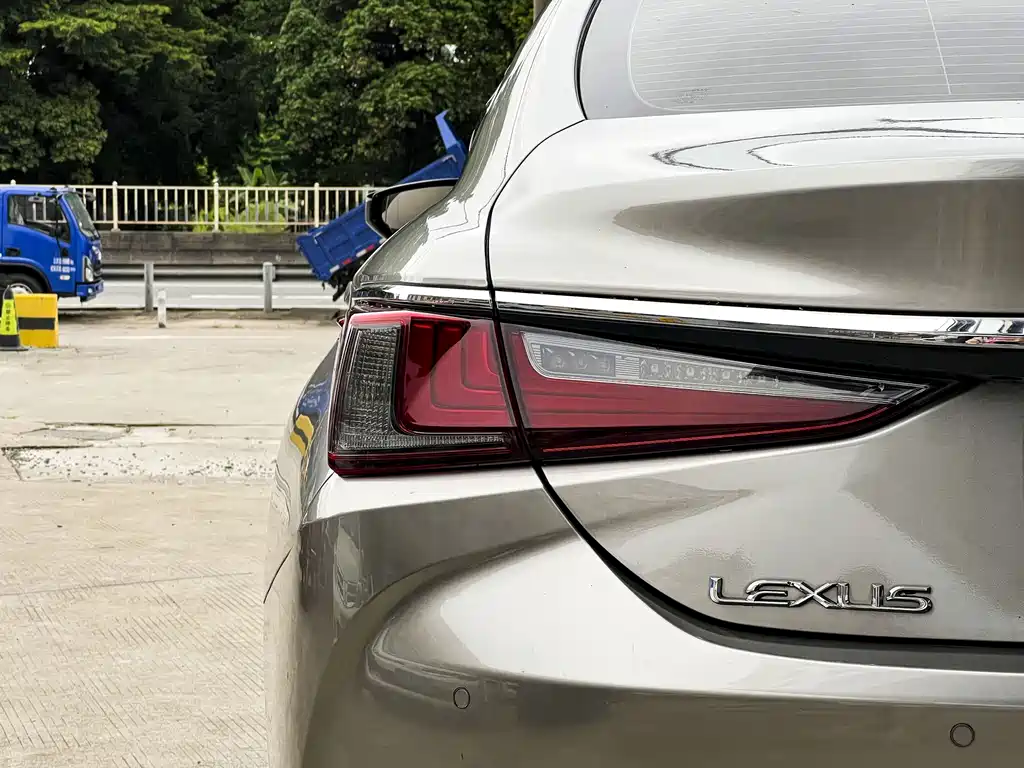 Lexus ES — фото 6