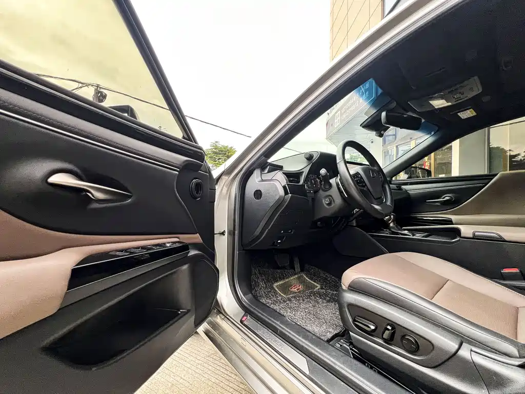 Lexus ES — фото 8