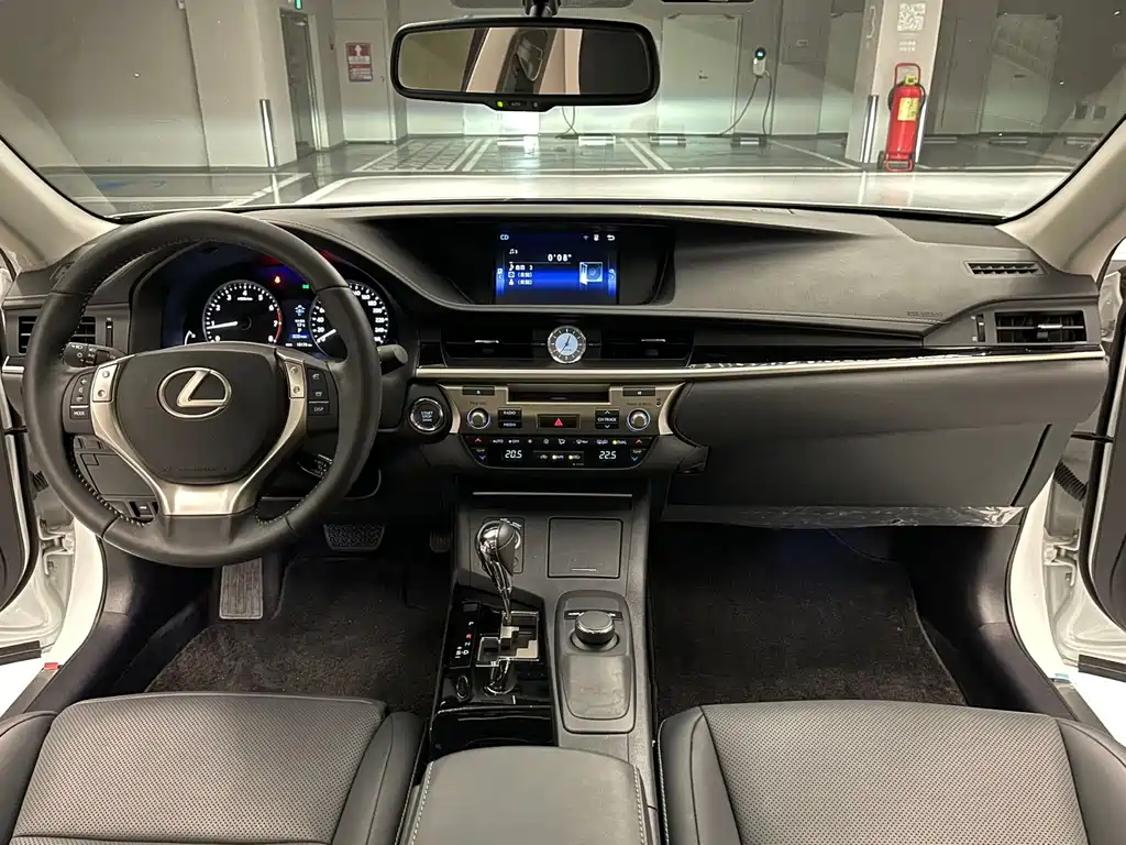 Lexus ES — фото 11