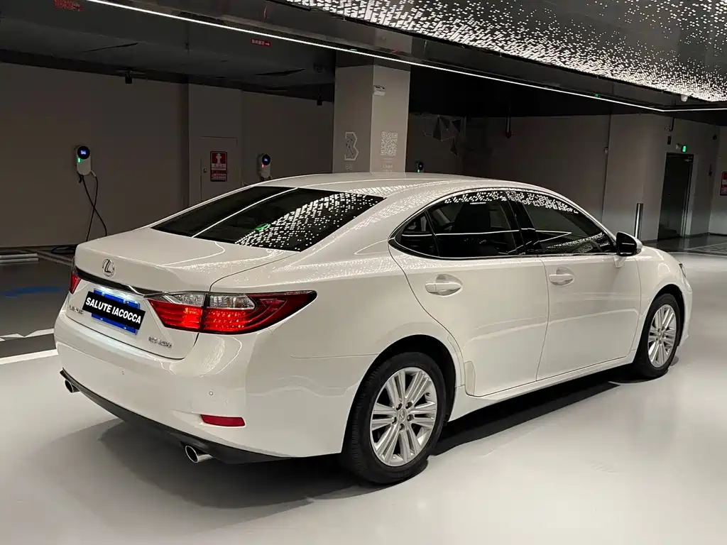 Lexus ES — фото 5