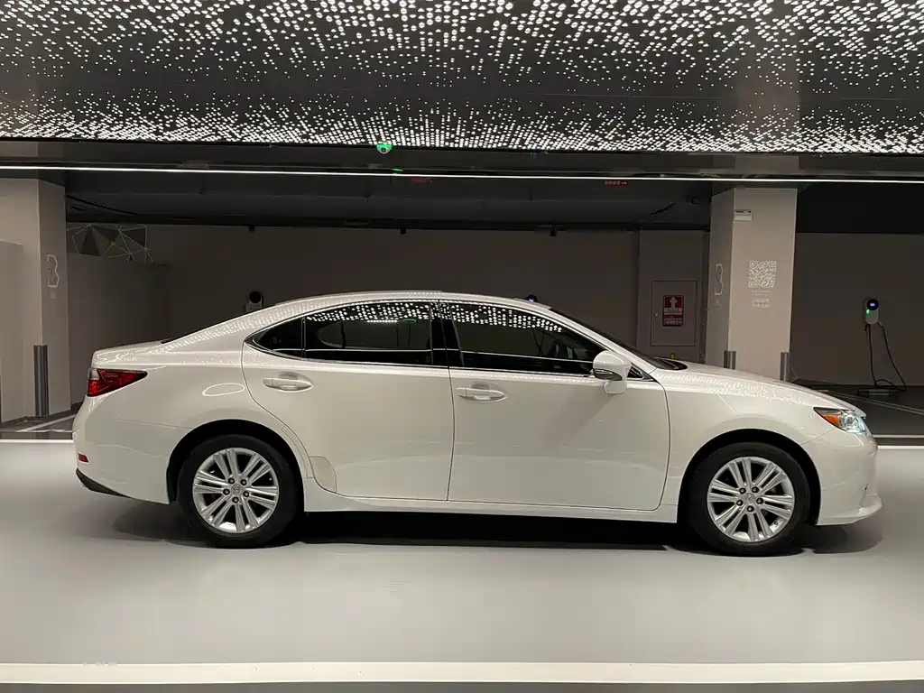 Lexus ES — фото 7