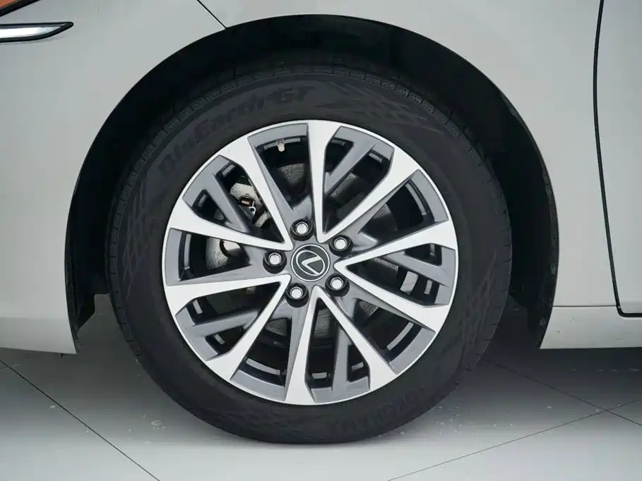 Lexus ES — фото 22