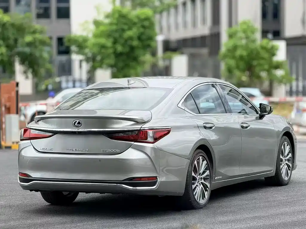Lexus ES — фото 7