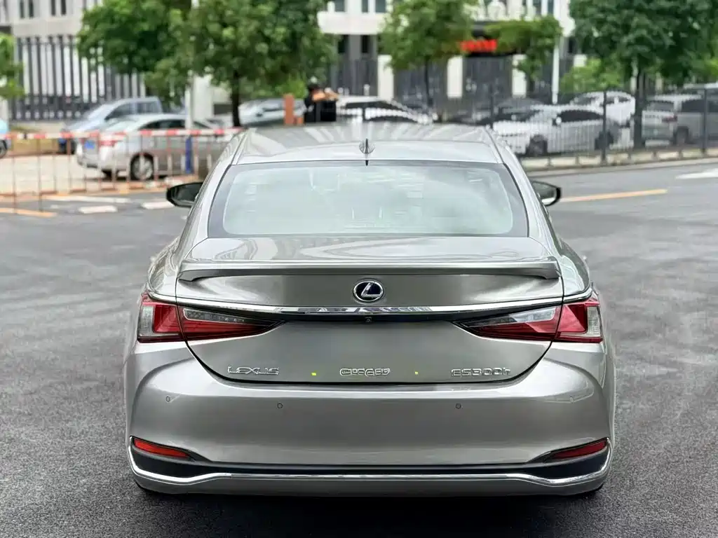 Lexus ES — фото 8