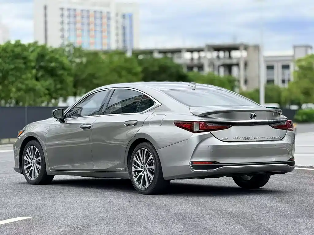 Lexus ES — фото 9