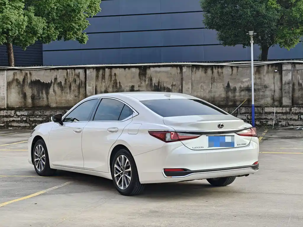 Lexus ES — фото 6