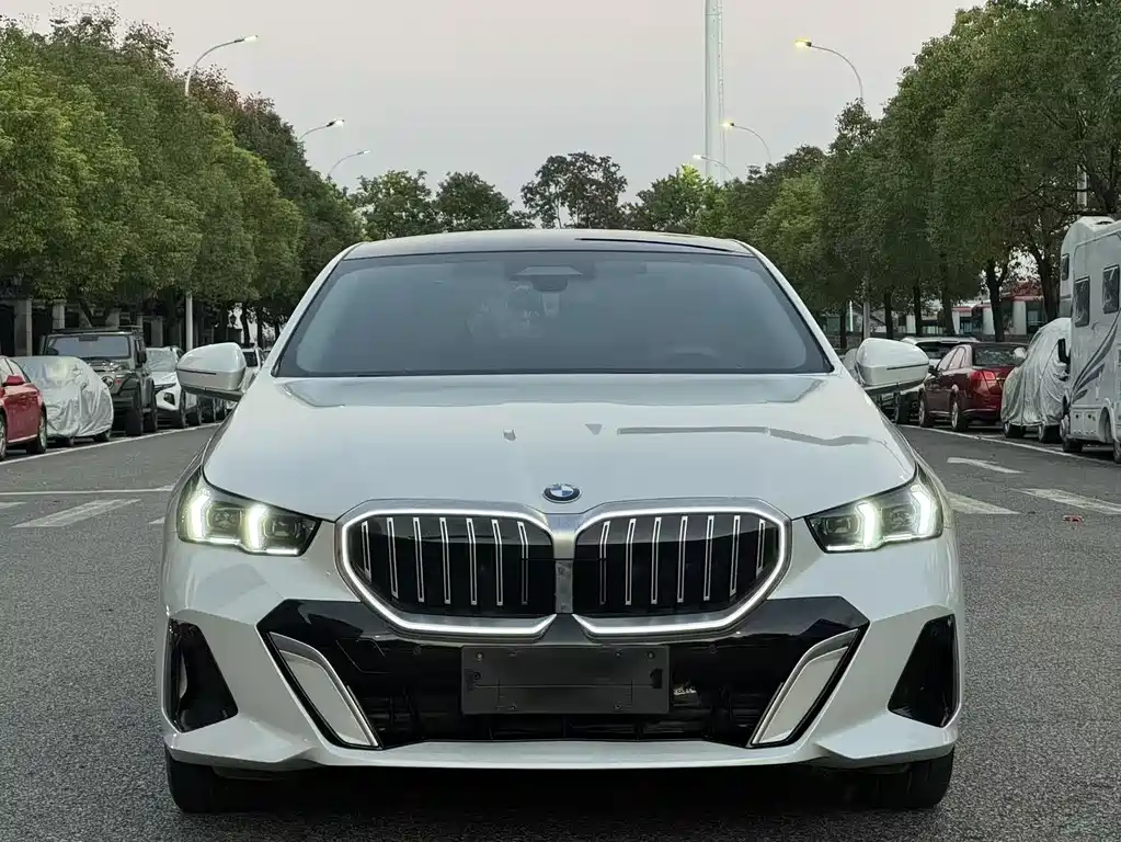 BMW 5 Series — фото 2