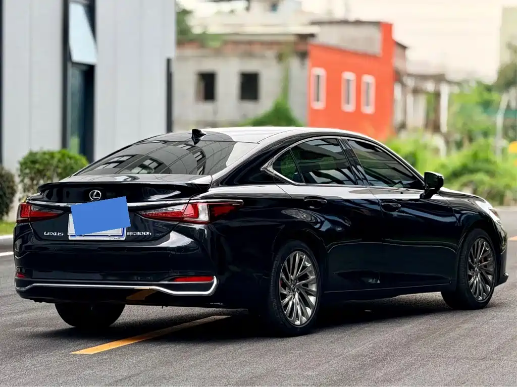 Lexus ES — фото 11